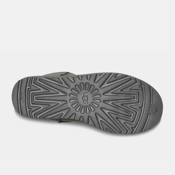 🎁 UGG Women's Classic Short II Boot - Picture 7 of 16